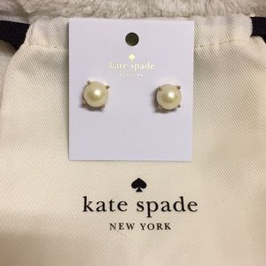 NWT Kate Spade pearl studs - cream and gold